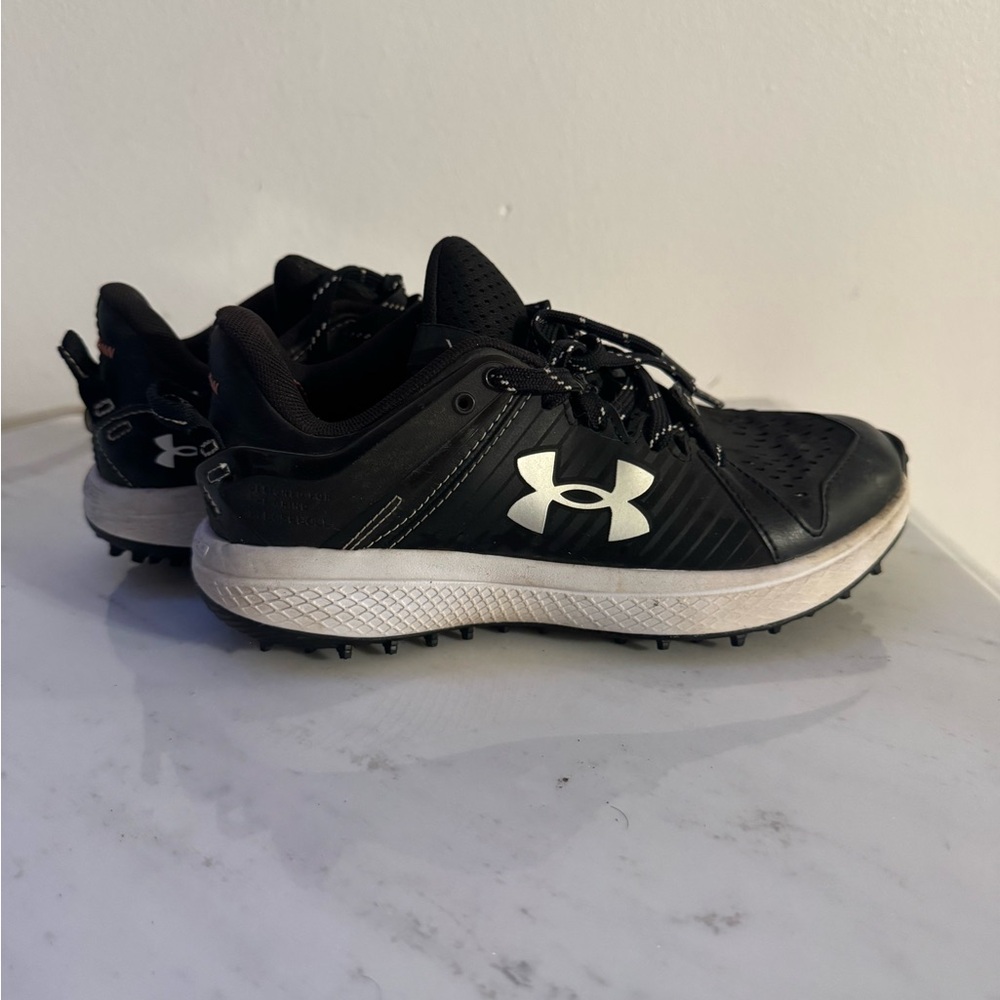 Under Armour Black and White baseball Turf shoes, size 3 boys